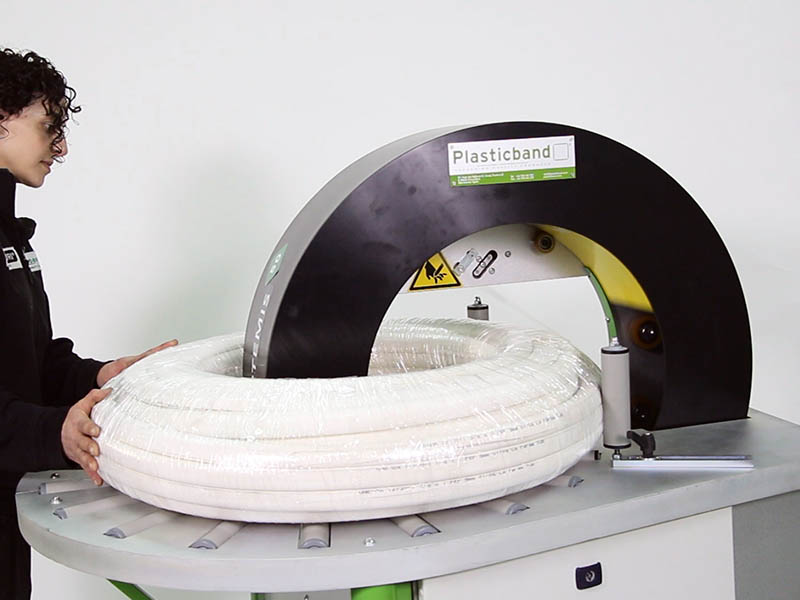 Полуавтоматический обмотчик в стрейч пленку из Китая поставка с ПЭК Гуанчжоу в Россию