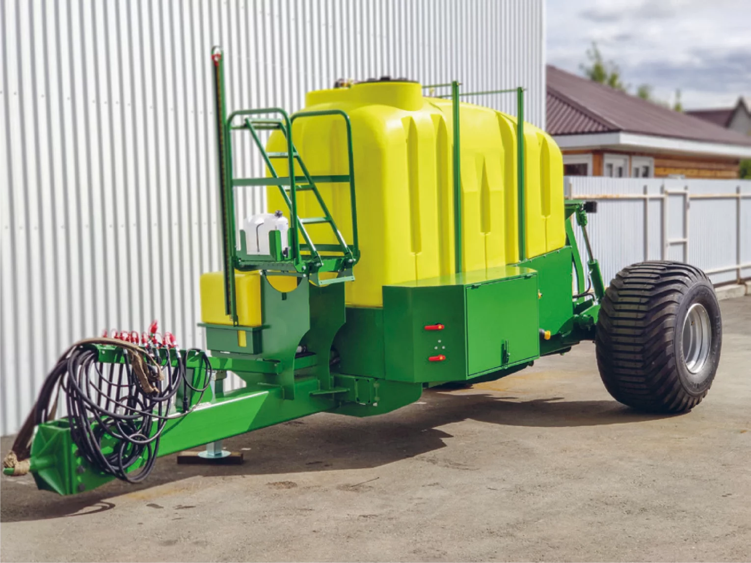 Агрегат полунавесной с внесением жку из Китая поставка с ПЭК Гуанчжоу в Россию