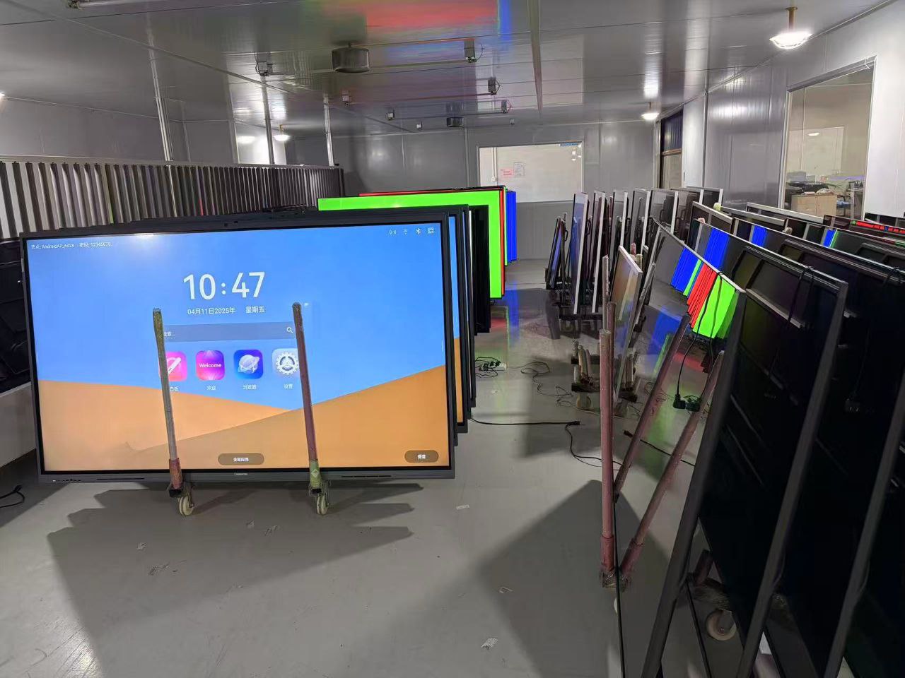 Интерактивные панели различных размеров с доставкой из Китая в Россию