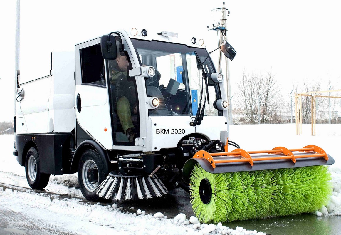 Доставка уборочных  уличных машин с щетками из Китая в Россию