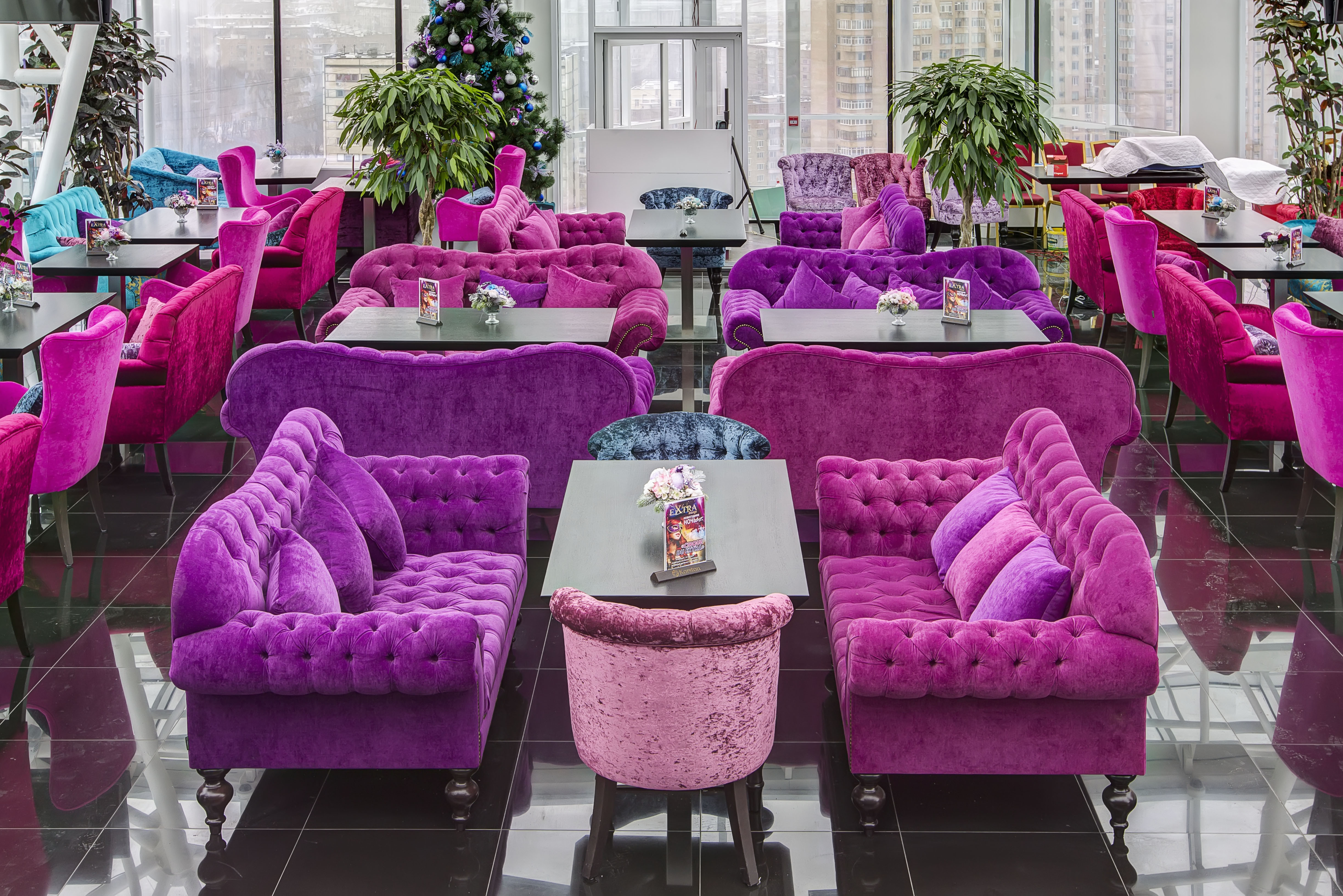 Доставка мягкой корпусной мебели для ресторанного бизнеса из Китая в Россию